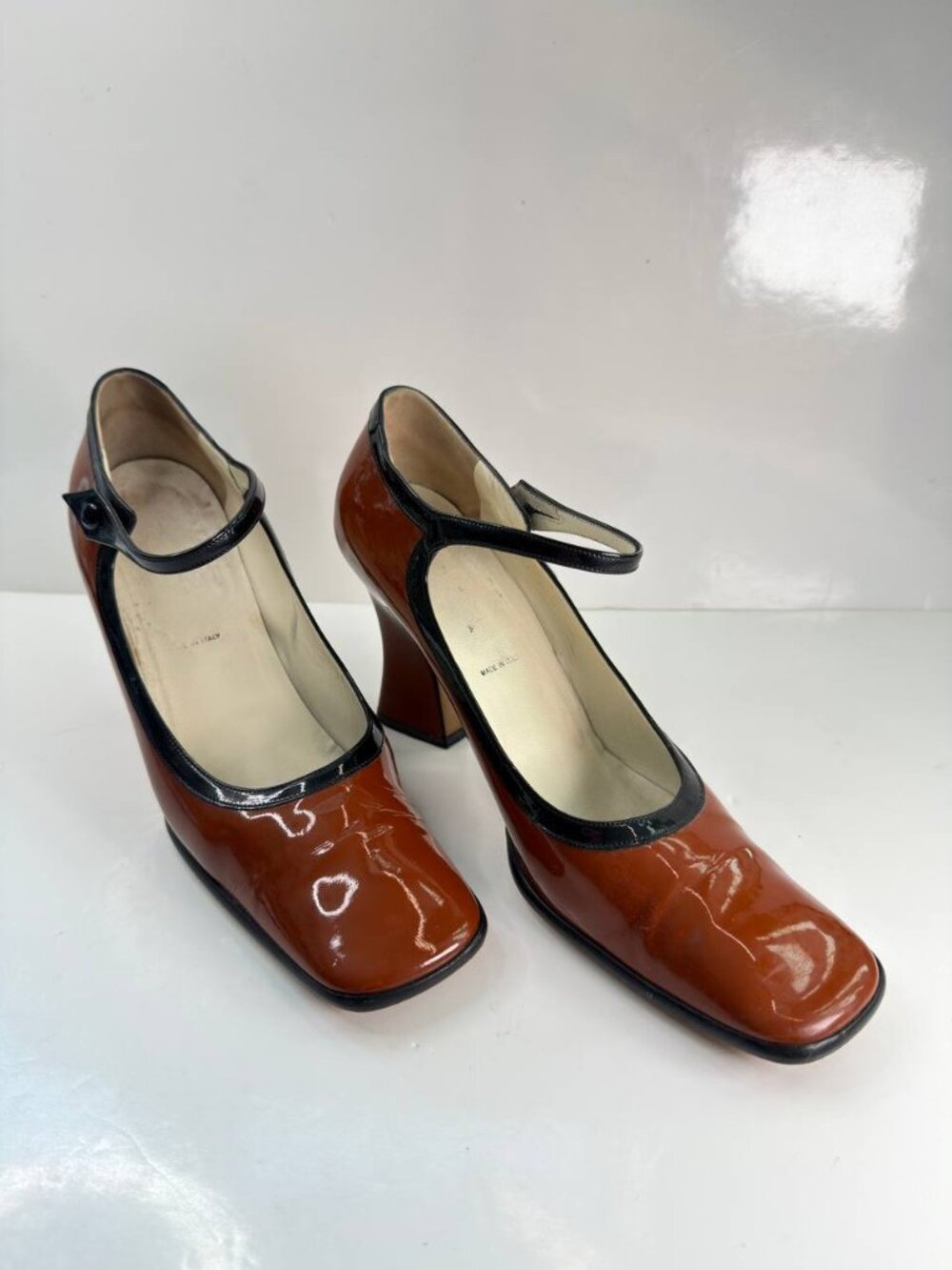 Prada Vintage Patent Leather Mary Jane Heels –  Size EU 38.5 (US 8.5) - Picture 5 of 16